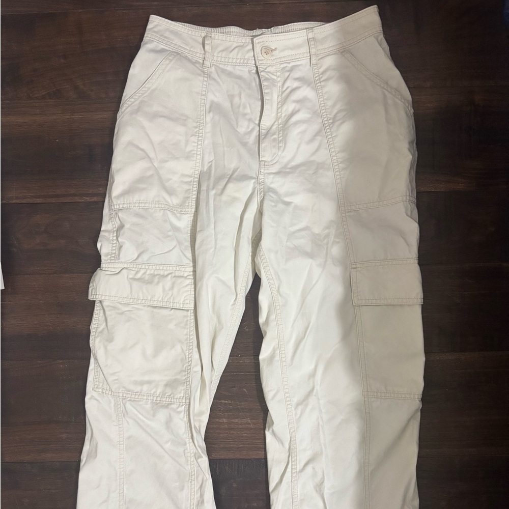 Abercrombie & Fitch Women’s Cream Cargo Pangs